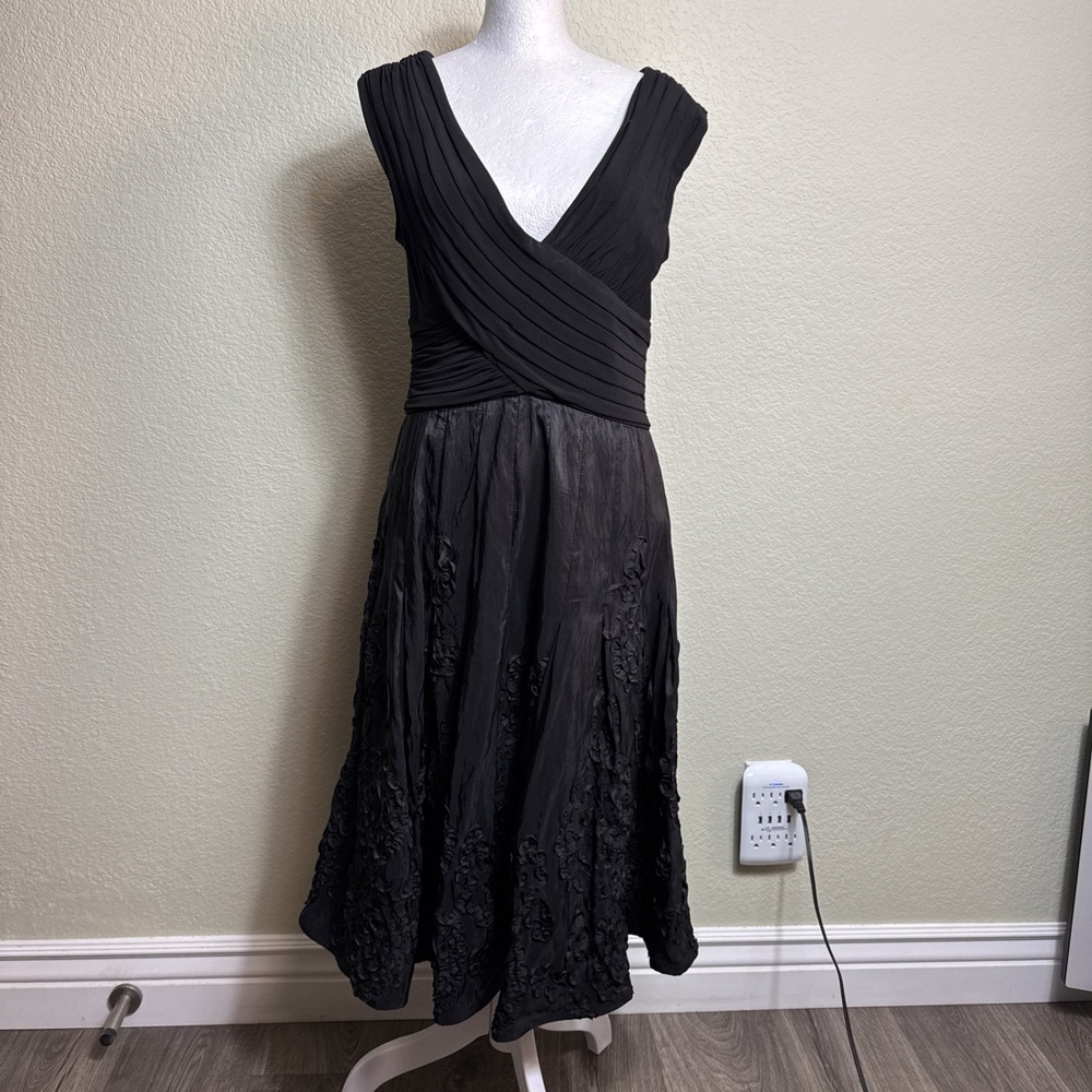 Adrianna Papell 10 Dress Black Midi A Line V Neck Ruched Embroidered Cocktail